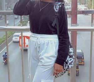 Comfy Black Sweatshirt