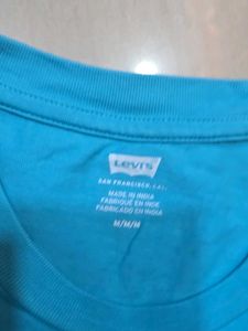 Levi&#39;s Graphic Tee