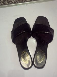 shoetopia black heels!!