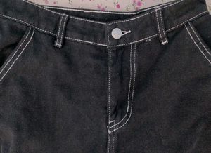 black cargos