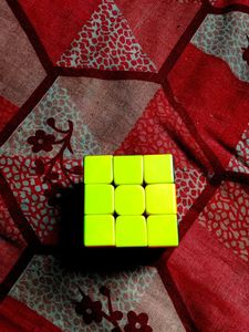Rubik's Cube - Classic Puzzle Fun!