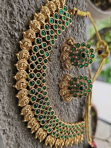 Emerald &amp; Gold Traditional Indian Necklace