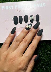 Matte Black Press-On Nails With Bow
