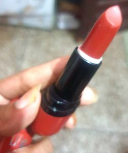 Lipistick With Included Gifts