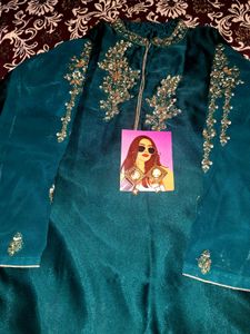 Pakistani Combo Party Suit With Matching Earing