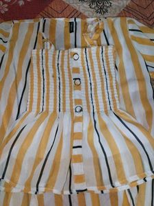 Striped Yellow and White Top💛🤍💋