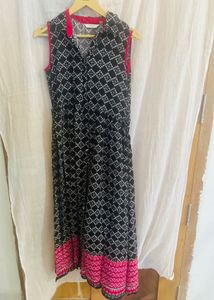 Black &amp; Pink Sleeveless Dress with Front Slit – M