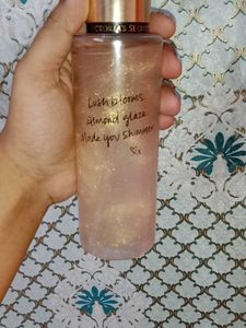 Victoria&#39;s Secret Velvet Petals Shimmer Mist