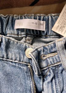 Light Wash Relaxed Fit Jeans