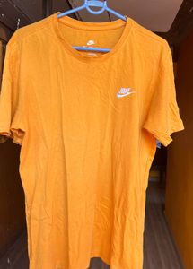 NIKE Tee