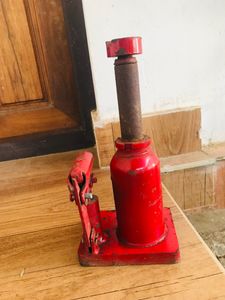Titan Hydraulic Jackey