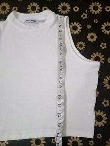 White Crop top 🤍
