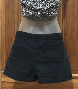 H&amp;M Black Shorts