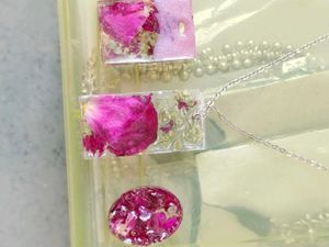 Customize Real Flower Pettels Resin Pendants