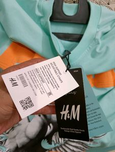 H &amp; M OVERSIZE T-shirt .