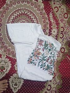 White Pent Plaza With Print