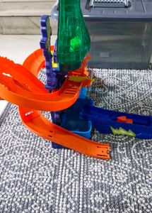 Hot Wheels Lava Falls Playset