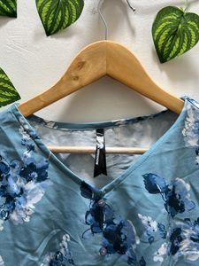 Today Offer Korean Flowvy Top💫