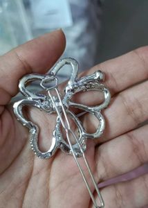 2 Hair Clips