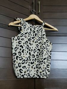 Animal Print Sleeveless Oneside Knot Top