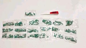 12 Shape Mirror Kit 1800 Pieces With Glue