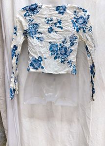 212011. Floral Tie-Front Top