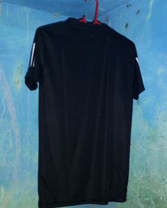 Adidas T-shirt