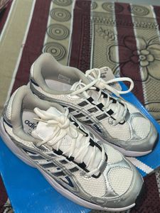 adidas ozimillen shoe