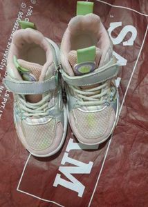 Cute Girls&#39; Sneakers