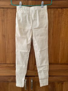 New white fit pant with no damage