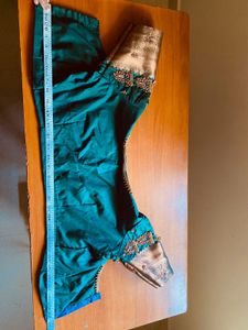 PRICE DROPPED↘️ 💚Emerald Green Embroidered Blouse