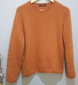 orange sweatshirt