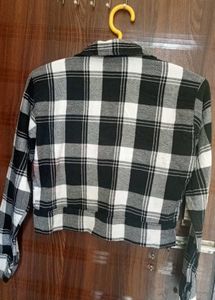 Cropped Black &amp; White Flannel