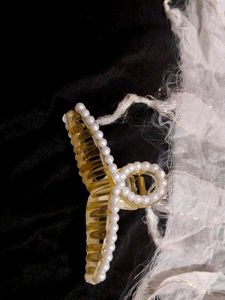 Korean White Pearl Clucher Or Clip