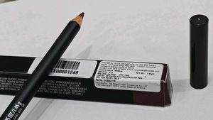 Mac Lip Liner (Half Red)
