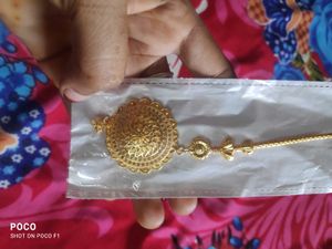 Gold-toned Maang Tikka