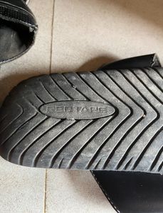 Red Tape slip-on round toe Flip Flops