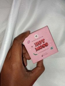 MyGlamm Hot Mess Eyeshadow