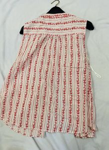 SLEEVELESS SHIRT