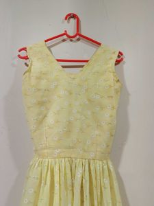 Yellow Sleeve Less Strength Kurti For Formal