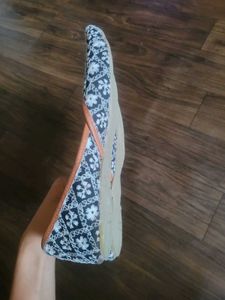Embroidered Juttis