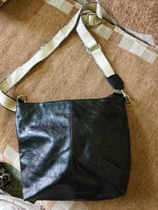 Chic Black Handbag