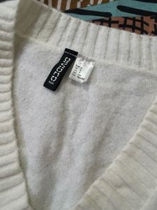 H&amp;m Relaxed Fit White Sweater- Bust 34-38