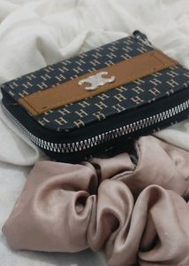 Stylish Compact Zip Wallet with Keychain