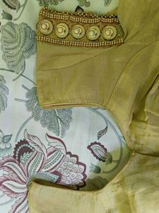 Beautiful Golden Red Saree❣️