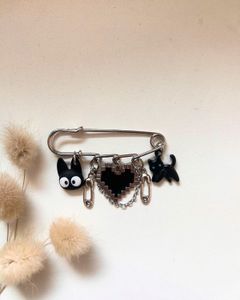 Pixel Hear Pin 🖤