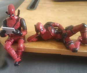 Deadpool X 2 Figurine