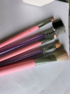 Hello Kitty Makeup Brush Kit