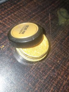 Shimmery Golden EYESHADOW
