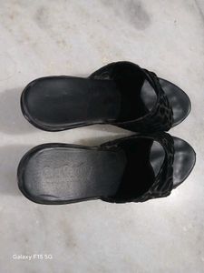 Black Leopard Print Slides